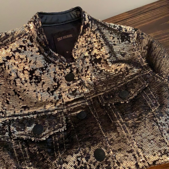 Gold sequin jacket perfect for any night out 😍 - Picture 4 of 4